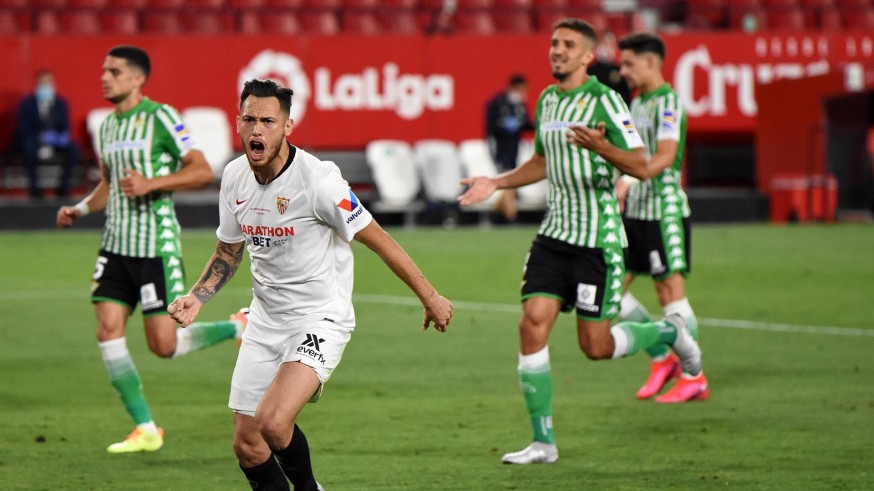 El Sevilla eclipsa al Betis en el regreso de la Liga (2-0)
