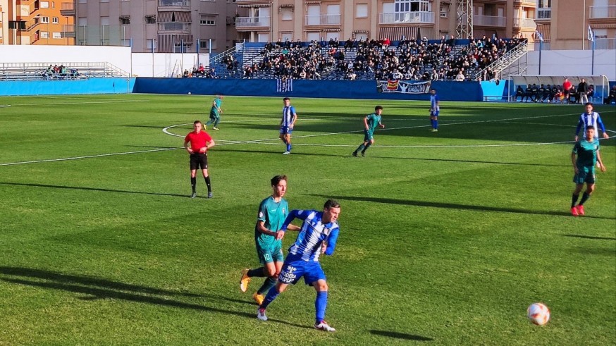 El Águilas se acomoda en su atalaya tras vencer al Lorca Deportiva (1-0)