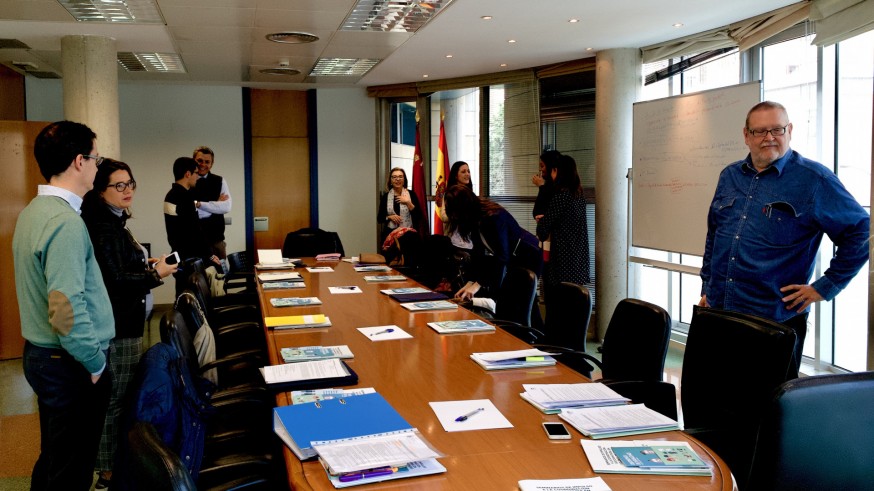 Prolegómenos de la reunión de la Comisión Técnica en la Consejería de Familia. ASR