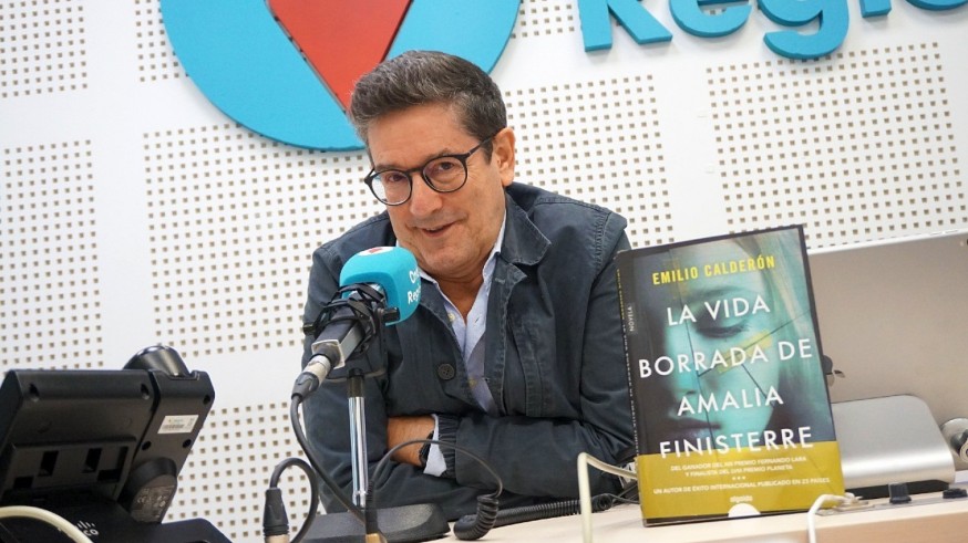 Emilio Calderón nos presenta su libro 'La vida borrada de Amalia Finisterre'