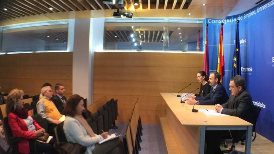 La Consejería de Empleo ha organizado una jornada para reforzar la colaboración con los ayuntamientos en la lucha contra la economía sumergida. ASR