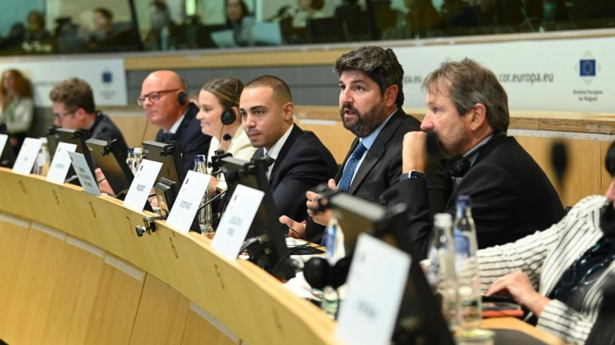 López Miras defiende en Bruselas la necesidad de garantizar agua en el sur de Europa a través de trasvases