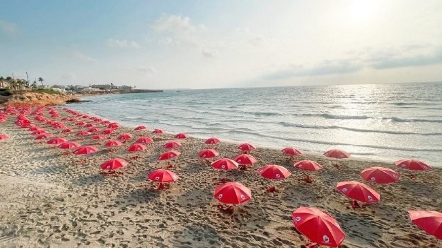 600 sombrillas para combatir la ola de calor