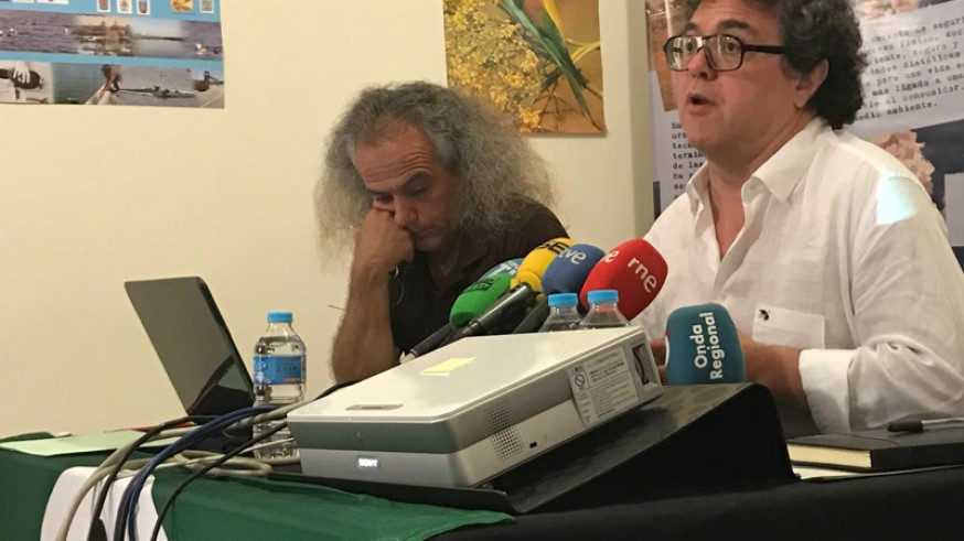 Pedro García y Enrique Segovia presentan el informe (foto: ORM)