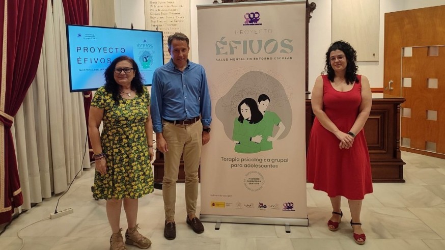 Con Alfonso Martínez; Pilar Fernández, presidenta de FOML, y la psicóloga Ana Blázquez, hablamos del proyecto Éfivos en Lorca