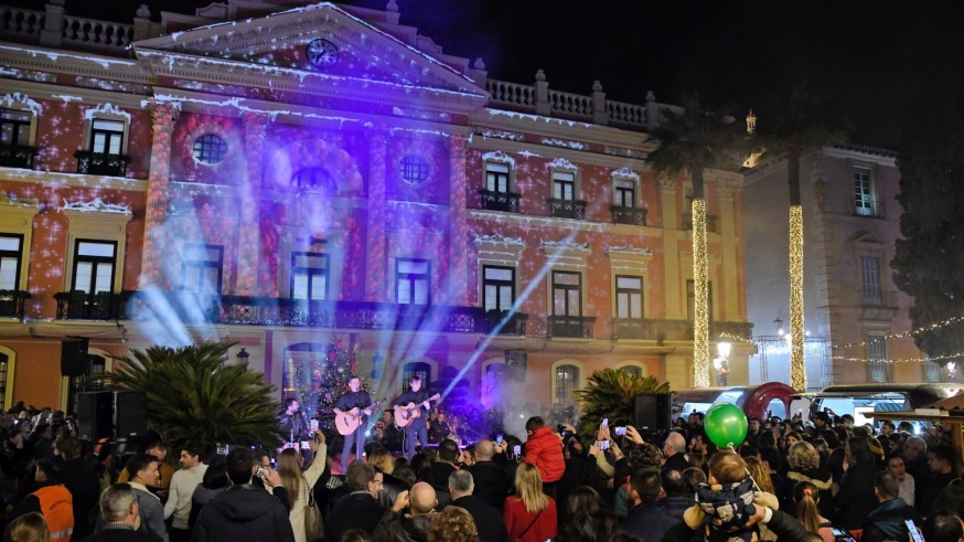 Miles de personas disfrutan en la Glorieta de Murcia con el estreno del Cuento de Navidad