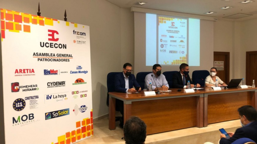 TARDE ABIERTA. Juan Francisco García Mula ha sido reelegido presidente de la UCECON
