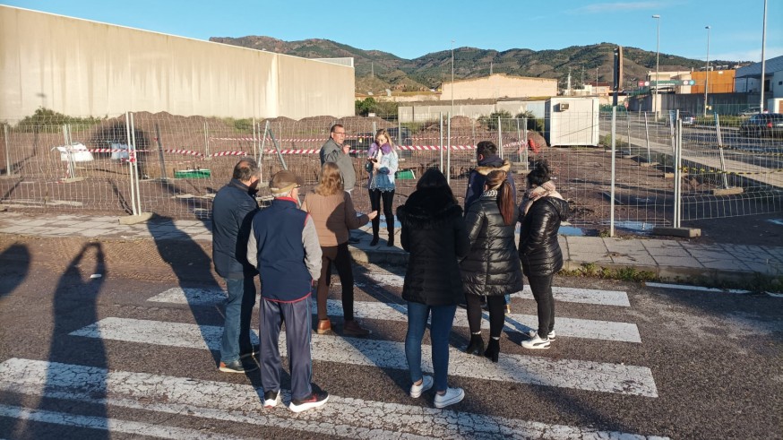 Vecinos de Lorca paralizan la construcción de una gasolinera en el polígono Los Peñones