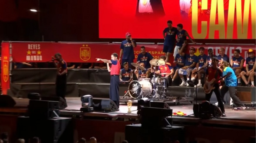 Hablamos con Antonio García, Arde Bogotá, acerca de su gira mundial, su tercer disco, y la celebración de la victoria del Mundial