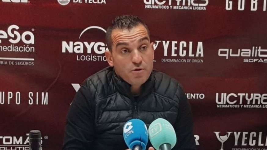Adrián Hernández: "Estoy feliz por que por primera vez esta temporada puedo entrenar con todos mis jugadores"
