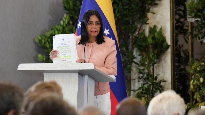 Delcy Rodríguez reivindica la paz y la soberanía de Venezuela en su primer mensaje como "presidenta encargada"
