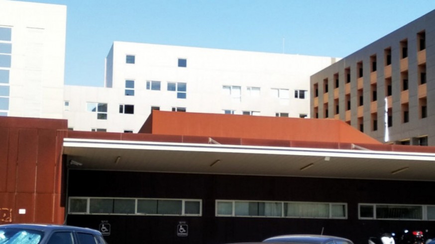 Ventana del Hospital Santa Lucía por la que el paciente escapó utilizando una sábana. CEDIDA