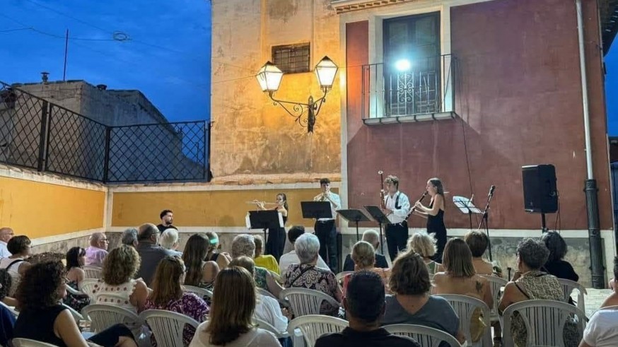 Bullas presenta la sexta edición del ciclo "La música va por barrios" para amenizar las noches de verano