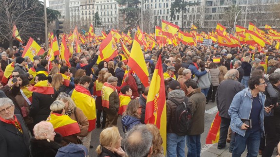 1.500 murcianos acuden a la manifestación en la Plaza de Colón al grito de 'elecciones, ya'