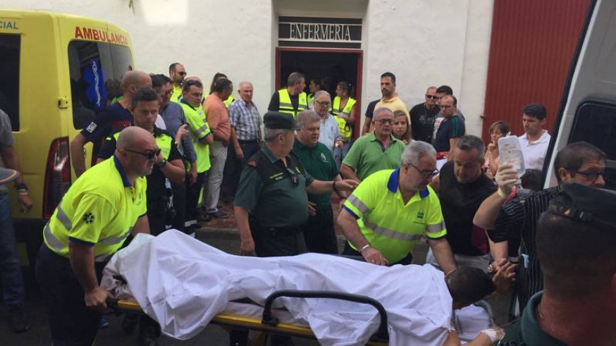 El herido, atendido por los sanitarios