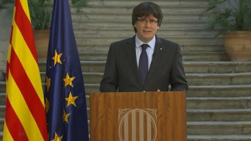 Puigdemont no acata su destitución y anima a los catalanes a resistir "pacíficamente" la aplicación del artículo 155