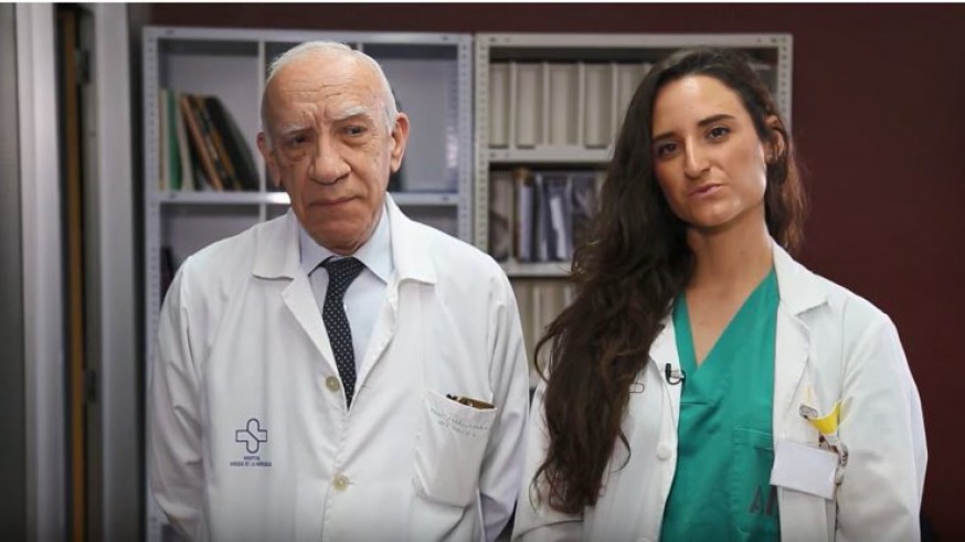 Los doctores María Gutiérrez y Pascual Parrilla en el vídeo de la campaña.