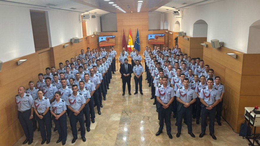 López Miras recibe a la promoción 2022-2026 de la Academia General del Aire antes de la entrega de despachos