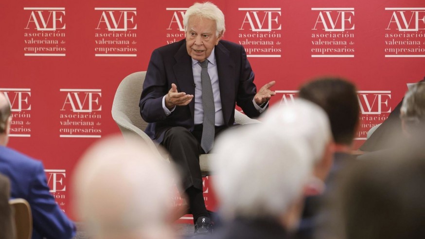 Felipe González cree que debería haber elecciones este año