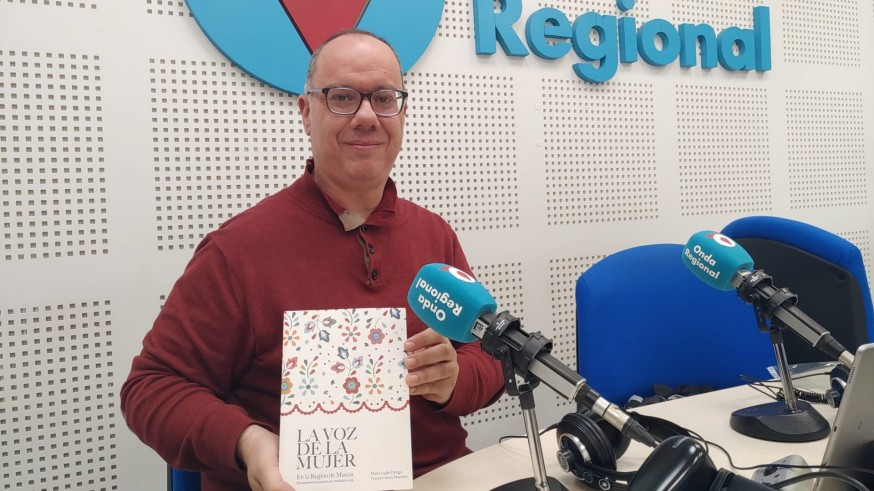 Tomás García y María Luján recogen en un libro con archivo sonoro 'La voz de la mujer en la Región de Murcia'