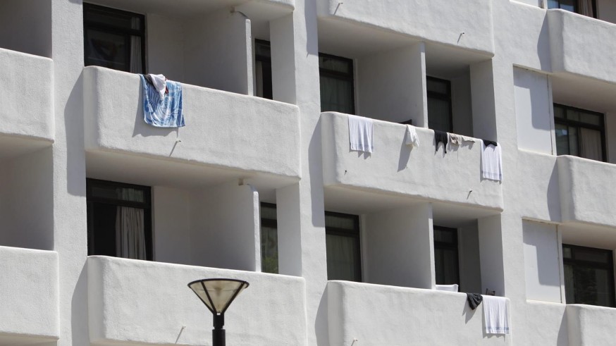 Balcones en el hotel COVID Palma Bellver donde están alojados los estudiantes aislados