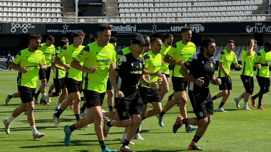 El Cartagena se pone al día con la plantilla