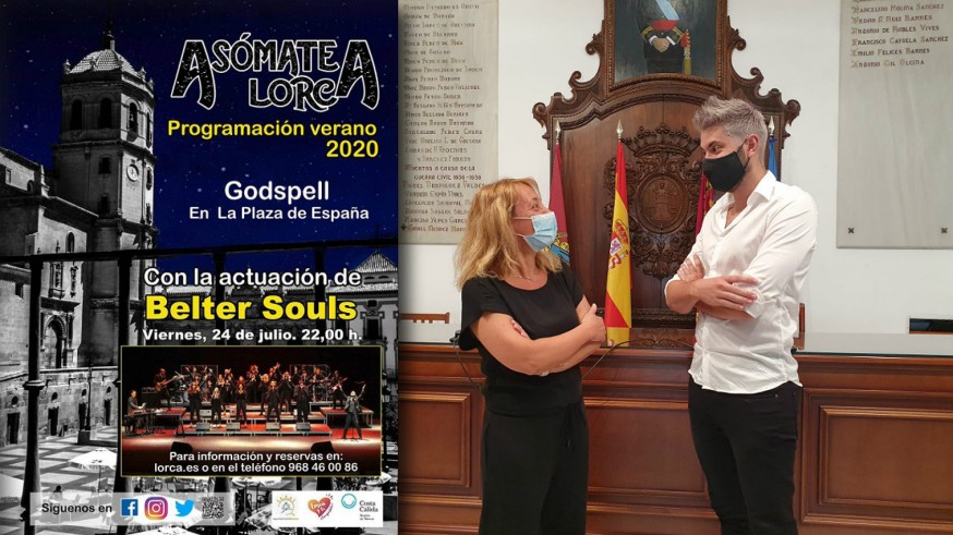 Cartel del concierto de Belter Souls y la concejal Mª Ángeles Mazuecos junto a Pablo de Torres durante la presentación
