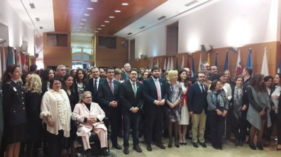 López Miras y Miguel Sánchez con las asociaciones tras la firma del pacto