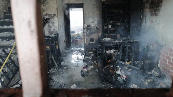 Los servicios de Emergencia sofocan el incendio de una vivienda en Los Narejos