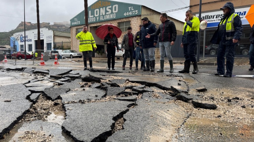Las lluvias en Lorca dejan familias desalojadas en viviendas dañadas y negocios inundados