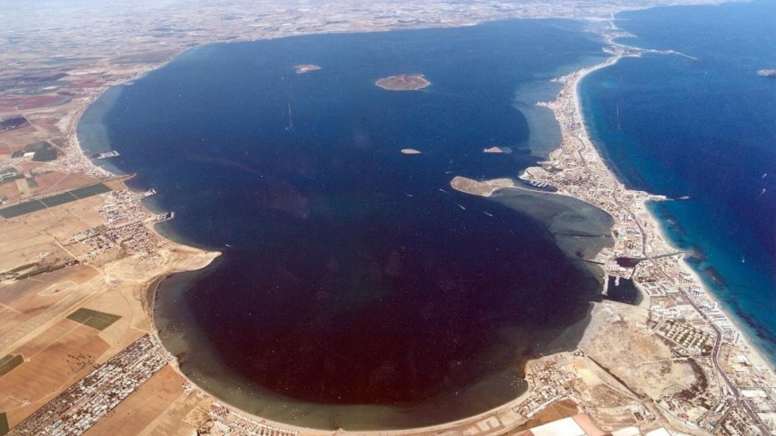 Los empresarios piden no demonizar las actividades náuticas en el Mar Menor