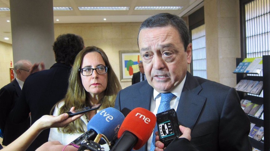 Albarracín ve "acertada" la propuesta de retrasar la jubilación y abaratar el despido