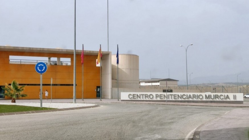 Un recluso agrede a dos funcionarios con una lata rota en la prisión de Campos del Río