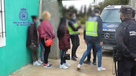 Liberan a 19 mujeres explotadas sexual y laboralmente por una organización criminal en Fuente Álamo 