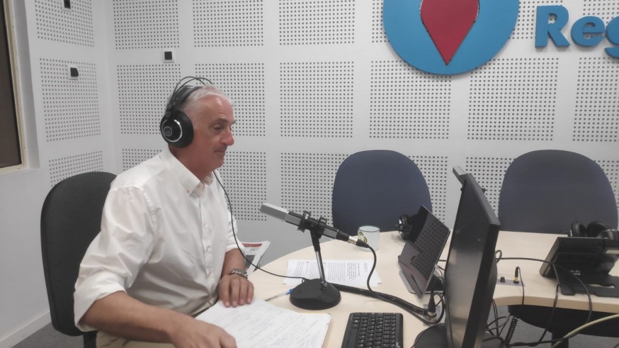 Joaquín Azparren dirige el informativo de la mañana
