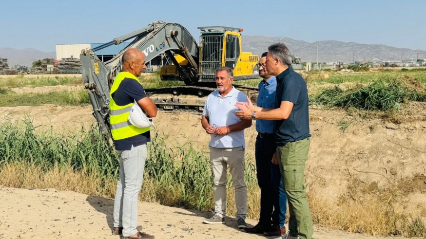 El Ayuntamiento de Lorca limpia sus ramblas para reducir el riesgo de inundaciones