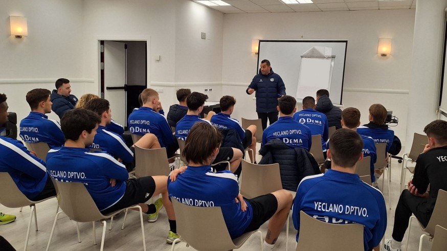 Adrián Hernández: “Ahora la clave es la confianza de los jugadores y no tener miedo a fallar”