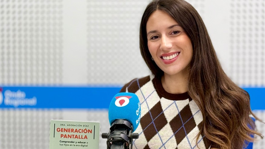 'Generación pantalla', de Adoración Díaz, una guía para que los jóvenes puedan establecer una relación sana con estos dispositivos