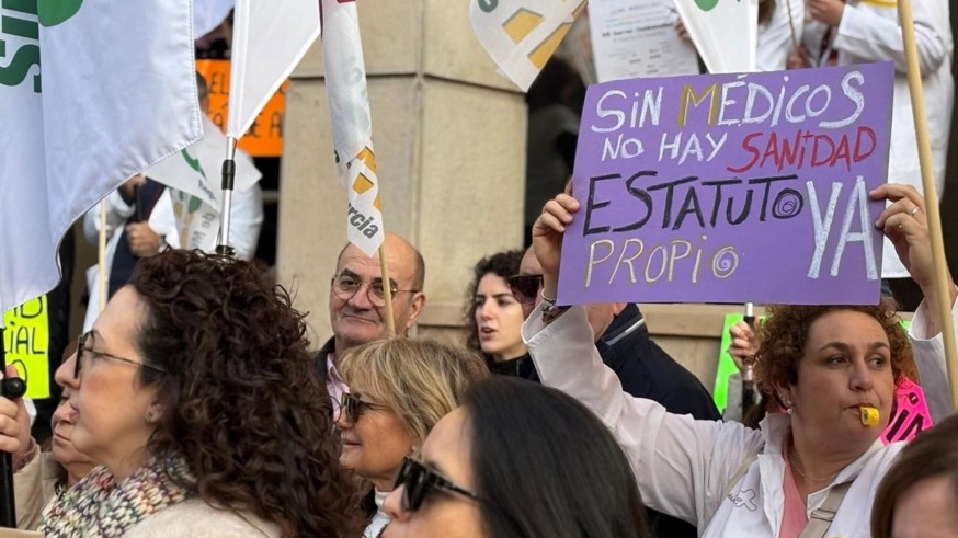 Sanidad convoca de urgencia al Sindicato Médico pero no ofrece avances y la huelga podría ampliarse