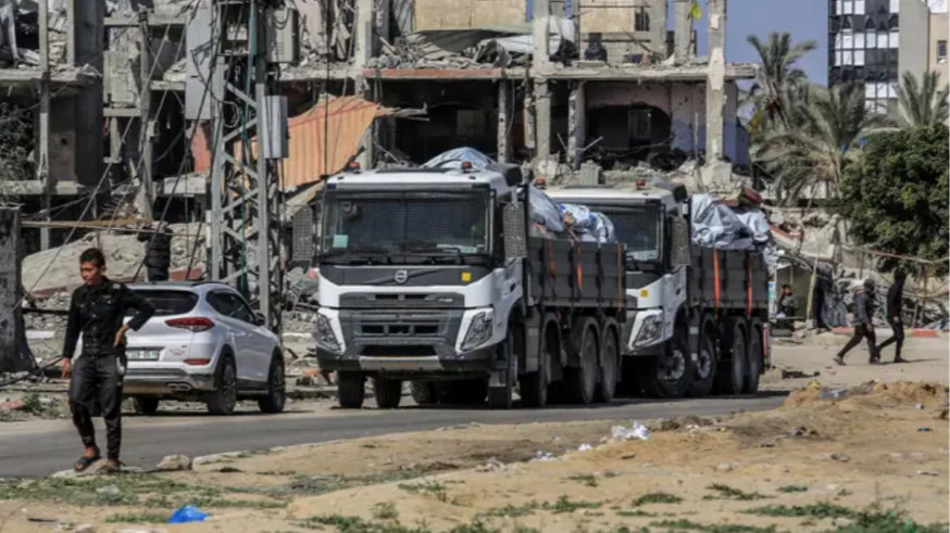 Camiones con ayuda humanitaria comienzan a entrar en la Franja de Gaza