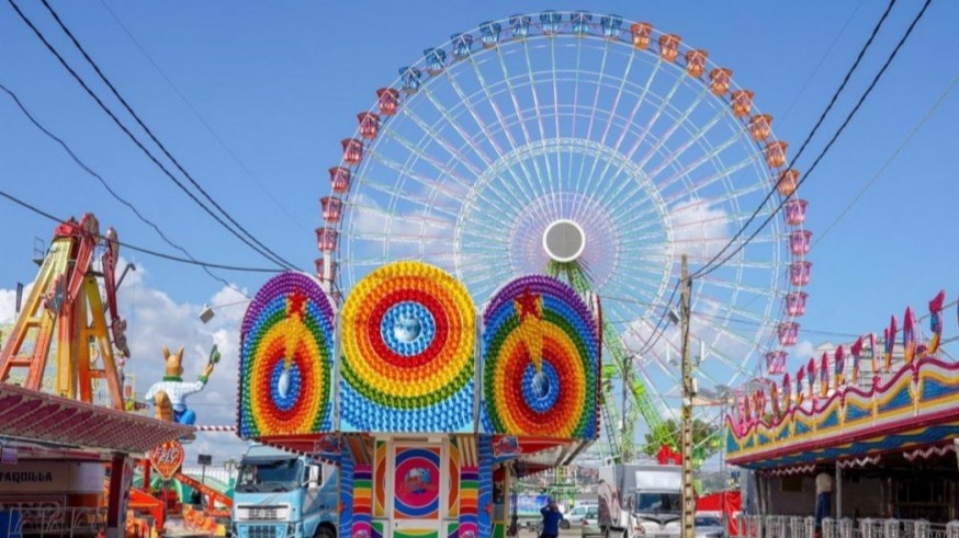 ¿Cómo se organiza el terreno de la Fica para acoger la Feria de atracciones?