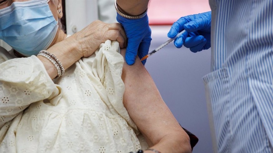 Avanza la doble vacuna simultánea frente a la COVID-19 y la gripe en las residencias de la Región de Murcia