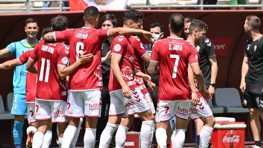 El Real Murcia jugará el 'playoff' como tercero (2-0)