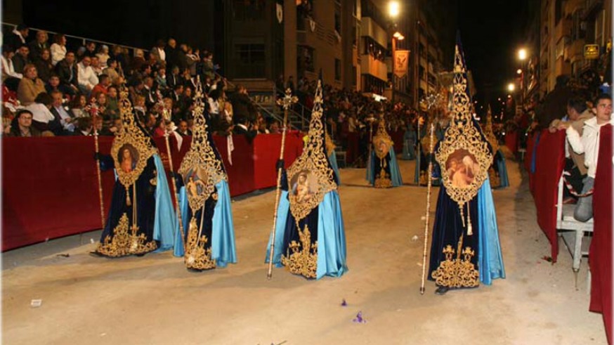 Nazarenos del Paso Azul de Lorca de procesión