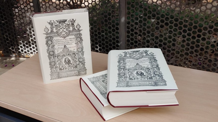 La Universidad de Murcia expone tres obras de Cascales de los siglos XVI y XVII