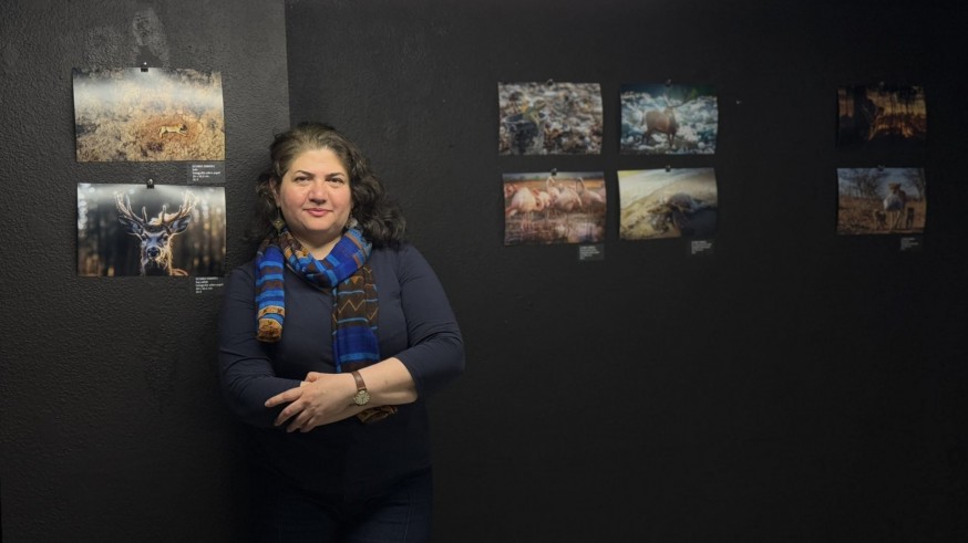 La iraní Setareh Esmaeili expone en Murcia fotos hechas con IA para concienciar sobre el planeta