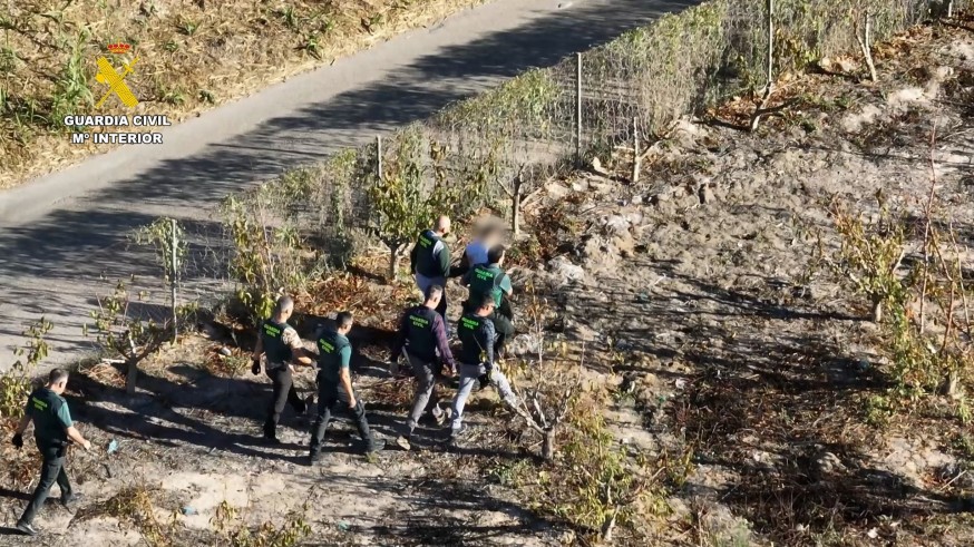 La Guardia Civil detiene a un delincuente fugado en una casa de campo de Cieza