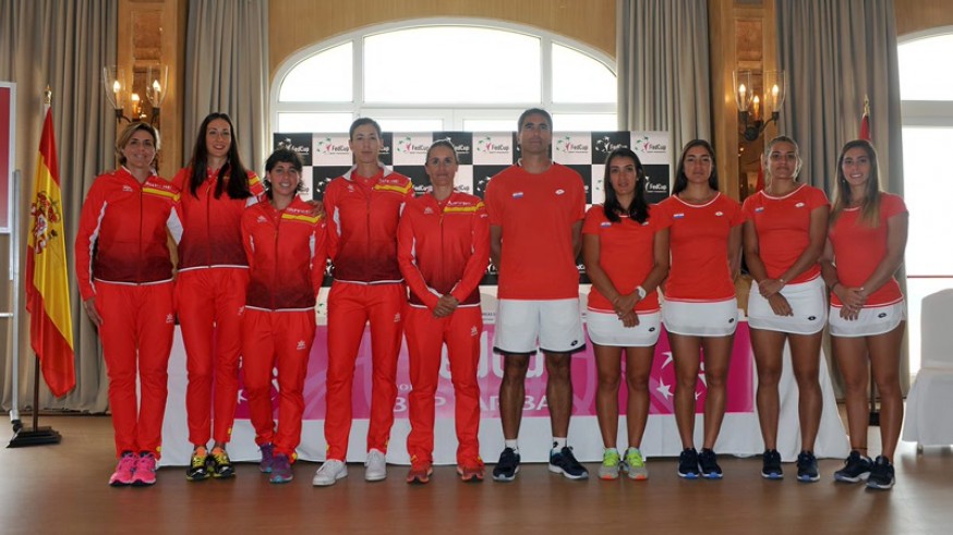 Equipos de España y Paraguay de FED CUP (foto: RFET)