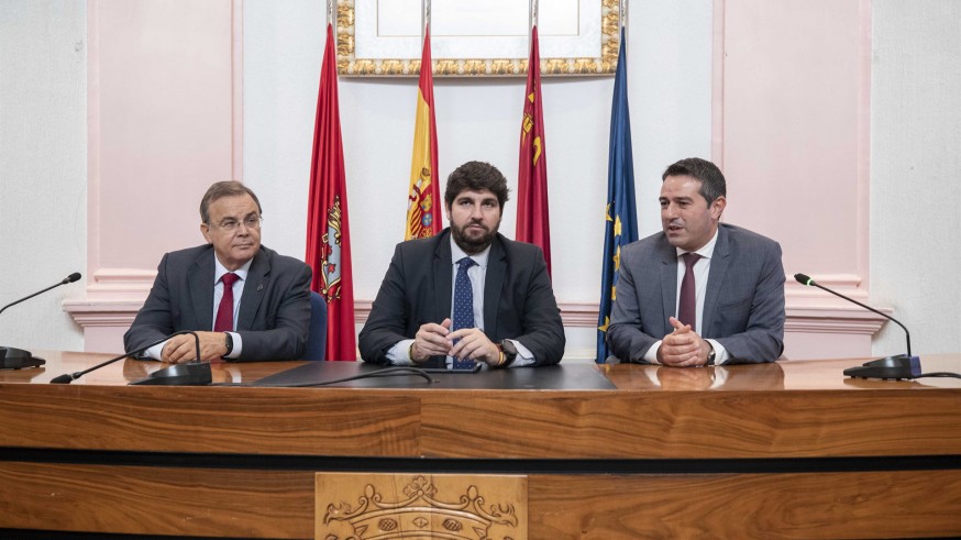 López Miras junto al alcalde de Alcantarilla y al consejero de Fomento.