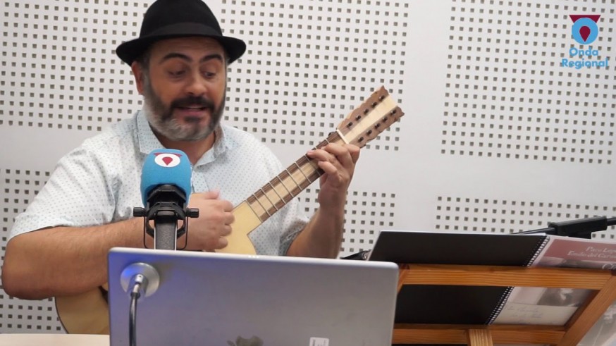 Emilio del Carmelo en una visita al programa 'La radio del siglo' de Onda Regional 
